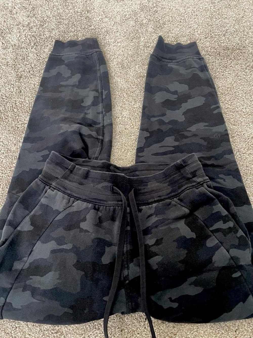 NWOT LULULEMON  Black & Gray Camo Joggers SIZE 2